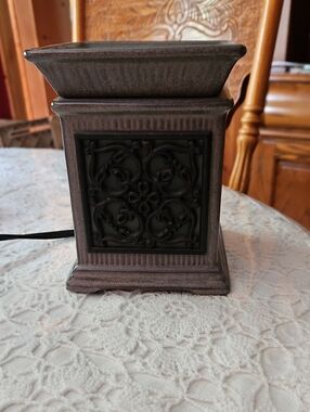 Scentsy Jane Full Size Warmer